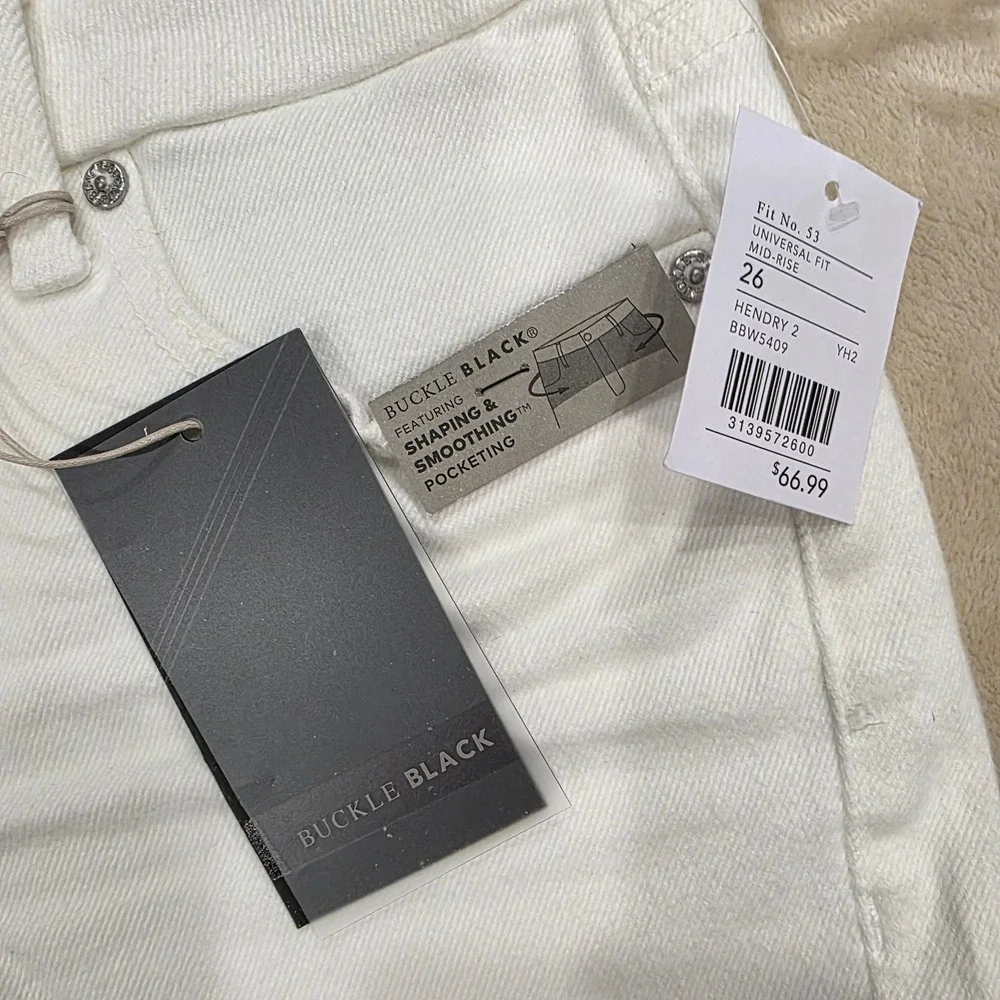 Buckle Black Fit No. 53 White Denim Shorts Size 26 NWT Frayed Mid-Rise - Picture 2 of 6